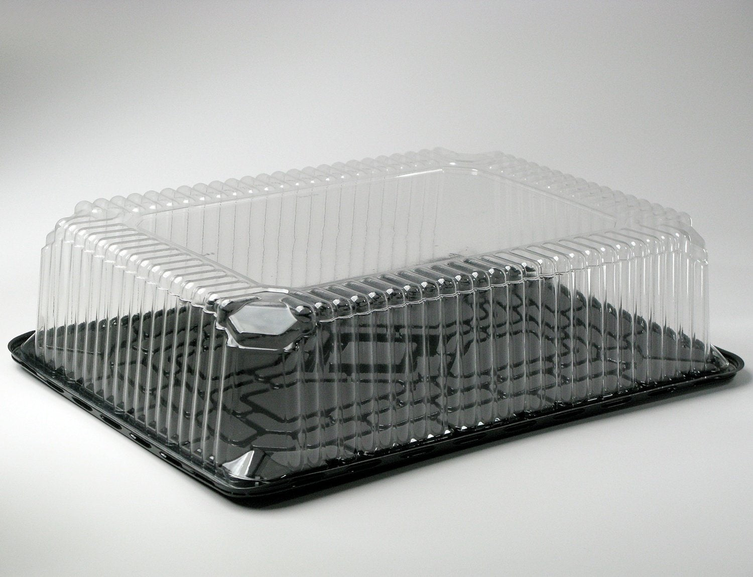 Cake Container, 1/2 Sheet Black Tray w/ Clear 5"H Fluted Dome Lid - Case of 35