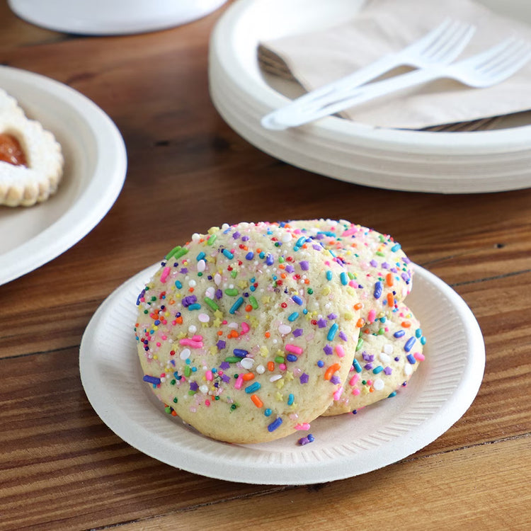 World Centric 6-inch ripple-edge plant-fiber plate serving cookies