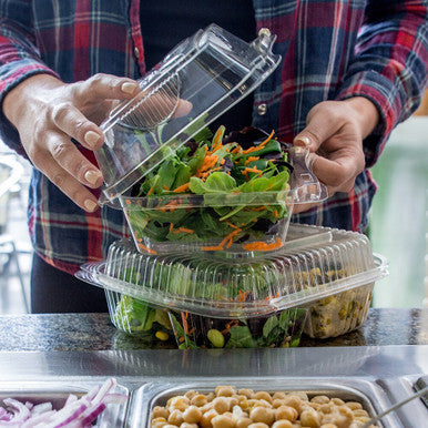 World Centric KL-CS-6N factory gallery scene showing clear hinged containers with salad